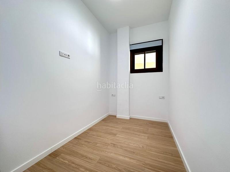 Foto eba0daa3-8c9e-4075-b935-aa8fec1459f6. Location rez-de-chaussée avec parking dans Centro San Juan de Alicante