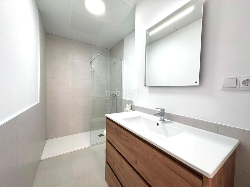 Foto b2f86abf-d5c4-488a-ab8e-194192619a95. Miete erdgeschoss mit parking in Centro San Juan de Alicante