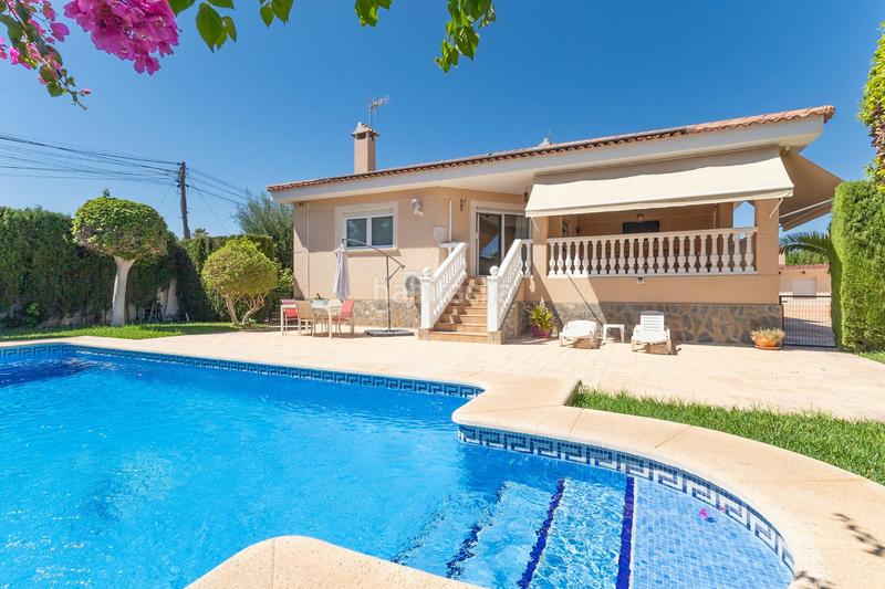 Foto 6bfc1a4a-cd28-4888-8bf2-2785c2b91c16. Xalet amb calefacció aparcament piscina a La Huerta Mutxamel