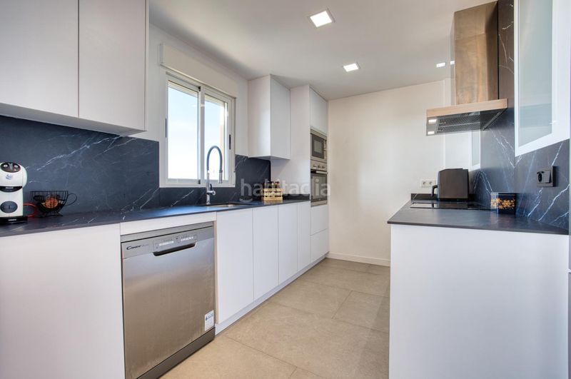 Foto a600d385-f3f0-46fb-b188-04560da3dd89. Casa aparellada amb piscina a Bonalba-Cotoveta Mutxamel