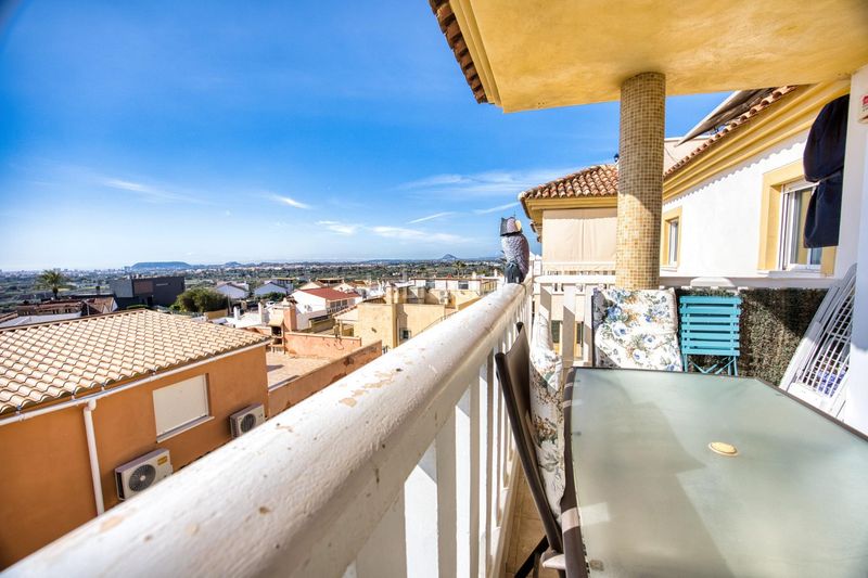 Foto b9eb143d-0530-49ad-82df-652469ee0639. Casa aparellada amb piscina a Bonalba-Cotoveta Mutxamel