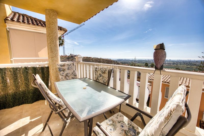 Foto c9093802-567d-4362-83e1-b66ce4b2061c. Casa aparellada amb piscina a Bonalba-Cotoveta Mutxamel