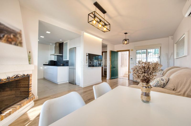 Foto d1f63c51-2083-4344-bbc3-2e18b39de98a. Casa aparellada amb piscina a Bonalba-Cotoveta Mutxamel