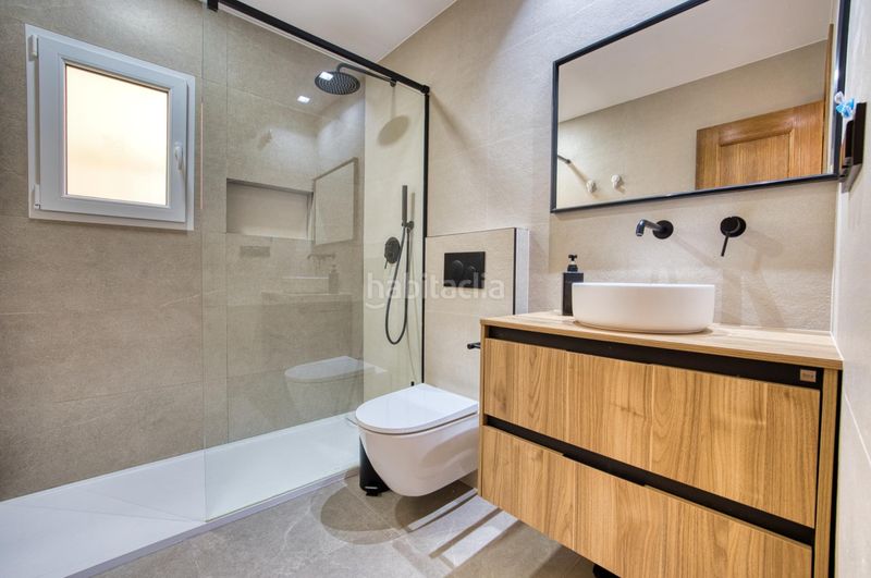 Foto f569abab-9fa2-4d60-bf65-f636b4ed339d. Casa aparellada amb piscina a Bonalba-Cotoveta Mutxamel