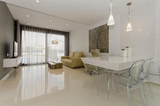 Xalet a Villamartín-Las Filipinas. Vive el sueño mediterráneo en esta villa exclusiva en orihuela c