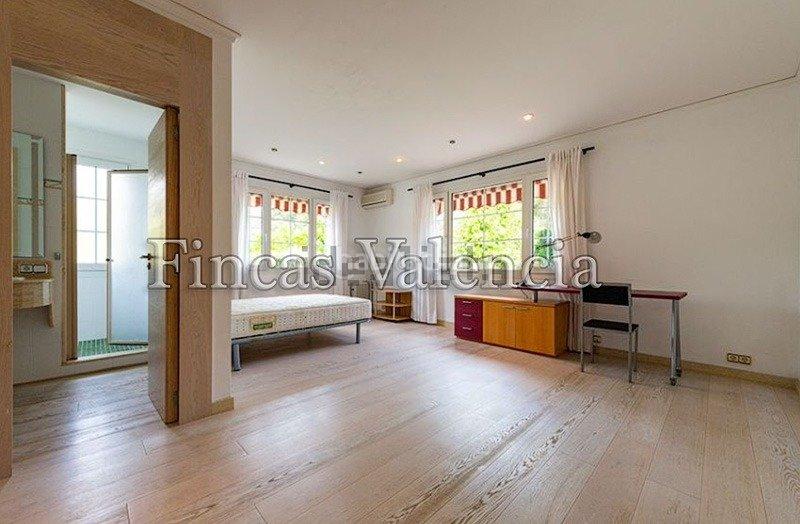 Foto 0af70026-bc7e-49b8-894a-a1d6a51d00c9. Rent chalet with heating parking pool in Godella