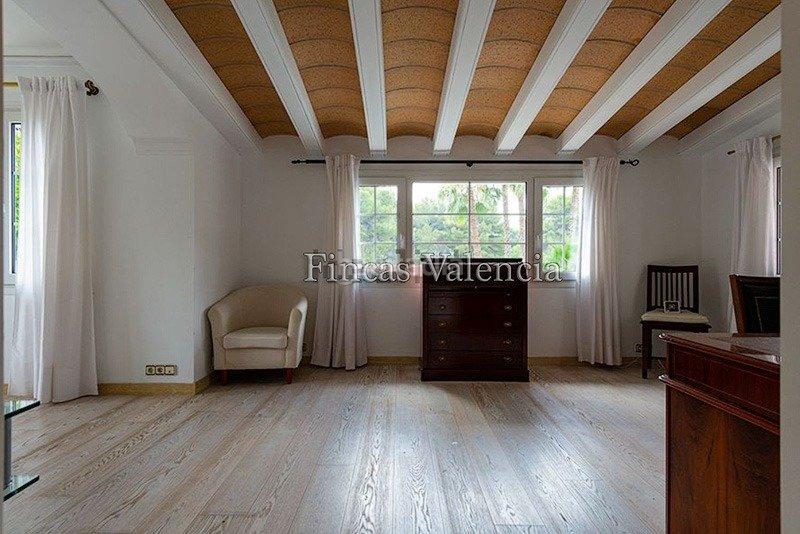 Foto 1226f9a6-8c38-4a29-af8e-4b6fef245bc3. Rent chalet with heating parking pool in Godella