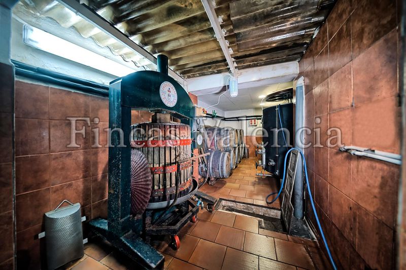Foto f1317daf-22e8-412a-bf6a-46b72ab7341f. Masia a Azuébar