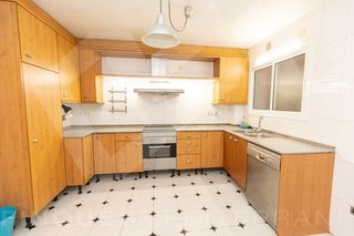 Lloguer Pis a Nou Eixample Sud. Amplio piso de 4 habitaciones dobles en pleno centro de tarragon