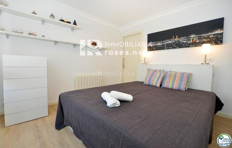 Foto 5a9df807-b734-43c6-a00e-687da052ff53. Piso impresionante apartamento con vistas panorámicas al mar, reformado, parking incluido en Roses