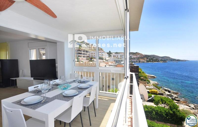Foto c2f3afe8-2c99-4ac7-8c8f-0706aabdbd55. Piso impresionante apartamento con vistas panorámicas al mar, reformado, parking incluido en Roses