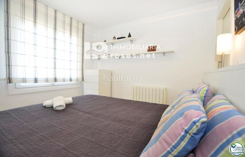 Foto e39fe31d-c491-4572-a426-b0f3672f7a8b. Piso impresionante apartamento con vistas panorámicas al mar, reformado, parking incluido en Roses