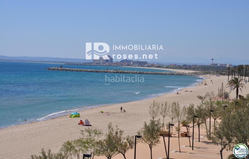 Foto 18cf95eb-6763-40c0-96b2-11ad91e5e041. Piso apartamento en Salatar con vista parcial al mar, gran terraza y aparcamiento privado. en Roses