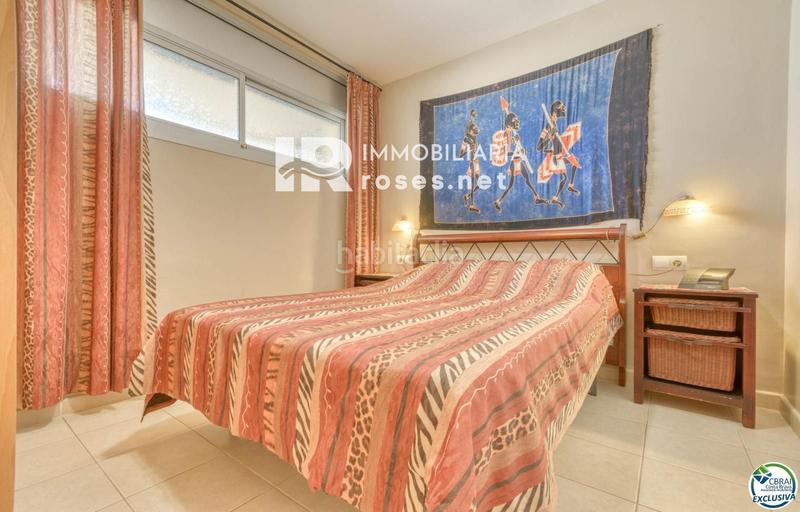 Foto 1a58510c-a6b6-4ad9-9602-2d003a1fa6fd. Piso apartamento en Salatar con vista parcial al mar, gran terraza y aparcamiento privado. en Roses