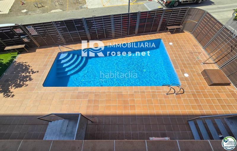 Foto 24c83de9-7cb5-4027-9cd2-2299ab999504. Piso apartamento en Salatar con vista parcial al mar, gran terraza y aparcamiento privado. en Roses