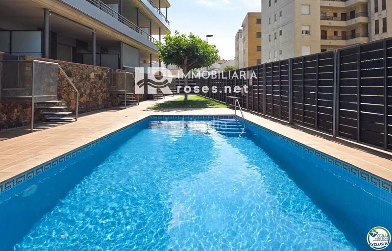 Foto 2655794b-7679-45da-bde7-3eeb4cf75c7b. Piso apartamento en Salatar con vista parcial al mar, gran terraza y aparcamiento privado. en Roses