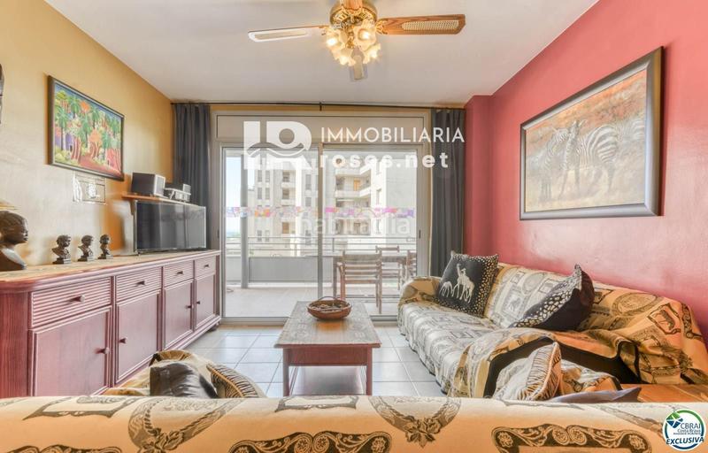Foto 40f11989-ed5f-4eb6-86dd-683a98aad646. Piso apartamento en Salatar con vista parcial al mar, gran terraza y aparcamiento privado. en Roses