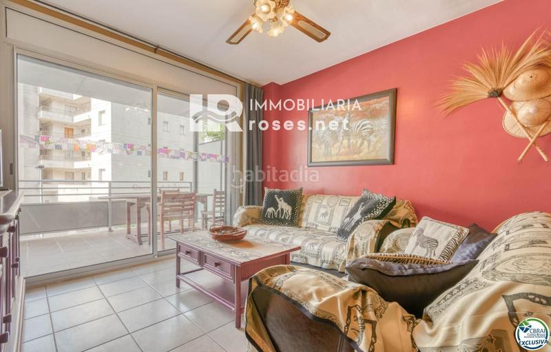 Foto 4abf975b-d710-45c2-ae25-7ef5d09f1635. Piso apartamento en Salatar con vista parcial al mar, gran terraza y aparcamiento privado. en Roses