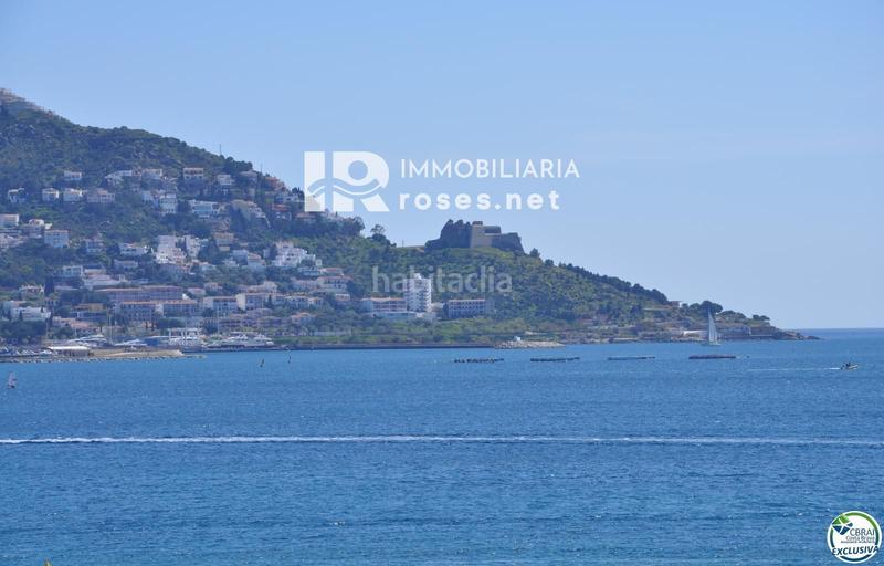 Foto 52ffe750-16c6-4dd4-8daf-d26566fb1a57. Piso apartamento en Salatar con vista parcial al mar, gran terraza y aparcamiento privado. en Roses