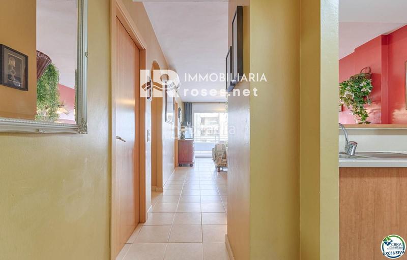 Foto 65d5fd97-2d2f-42f2-afad-d50847b8feea. Piso apartamento en Salatar con vista parcial al mar, gran terraza y aparcamiento privado. en Roses