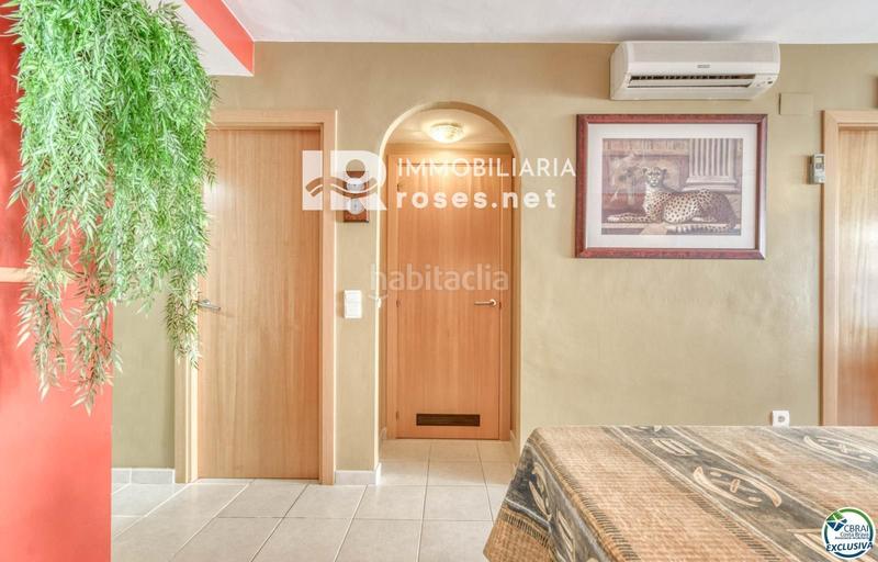 Foto 68aa2d1a-89a0-4e88-ab7c-eef4e15a5f3f. Piso apartamento en Salatar con vista parcial al mar, gran terraza y aparcamiento privado. en Roses