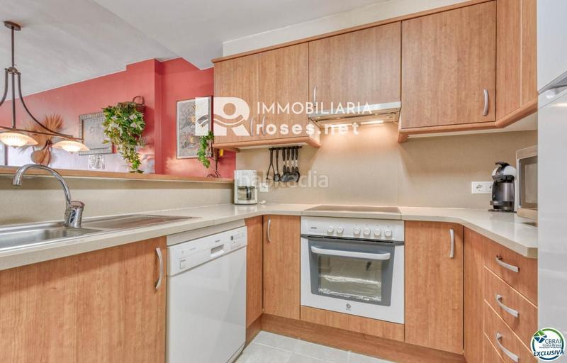 Foto 6b3199d6-5120-42ec-b535-e8955115dd6e. Piso apartamento en Salatar con vista parcial al mar, gran terraza y aparcamiento privado. en Roses