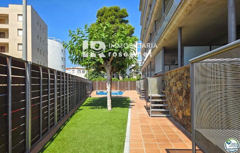 Foto 6b75e67e-ec2f-4105-9fe8-5367c84ea94b. Piso apartamento en Salatar con vista parcial al mar, gran terraza y aparcamiento privado. en Roses