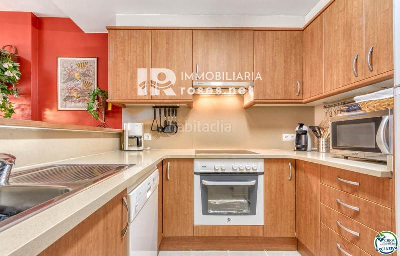 Foto 942145fb-471d-40b1-a3ef-e7661a73c7ab. Piso apartamento en Salatar con vista parcial al mar, gran terraza y aparcamiento privado. en Roses