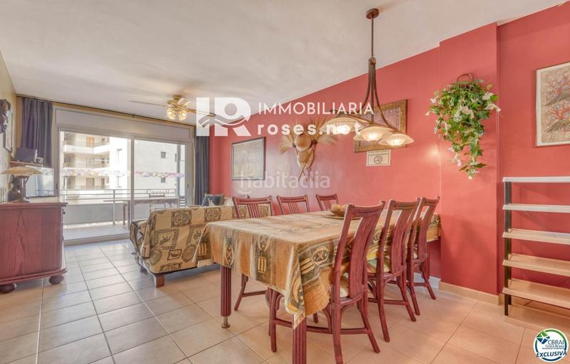Foto d33bdf06-e280-44a5-a43a-13cf800d159f. Piso apartamento en Salatar con vista parcial al mar, gran terraza y aparcamiento privado. en Roses