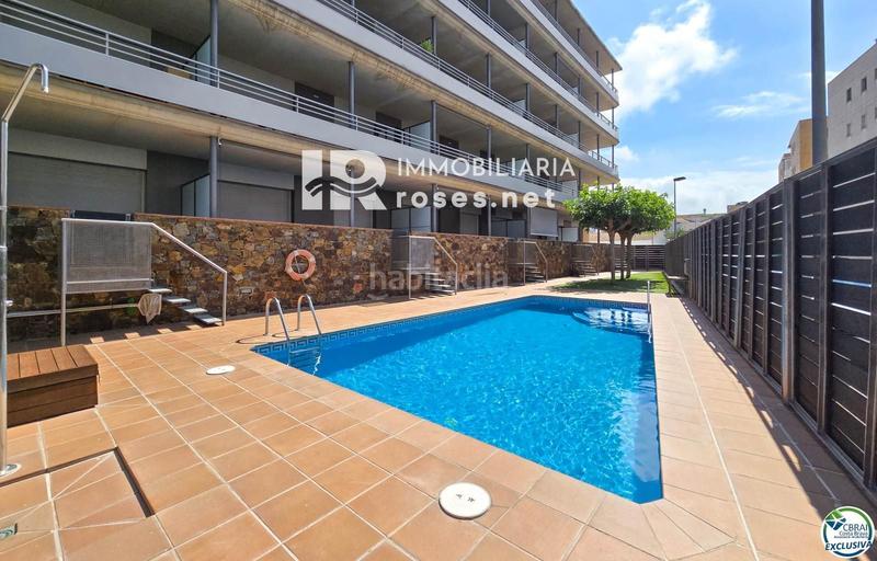 Foto e1b2f00d-fc0f-4ffd-b221-b41140c36e9f. Piso apartamento en Salatar con vista parcial al mar, gran terraza y aparcamiento privado. en Roses