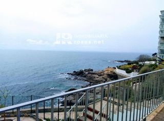 Pis  De canyelles. Apartamento en venta en primera línea de mar en canyelles, roses
