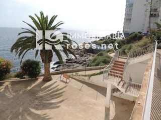 Flat  De canyelles. Apartamento en venta en primera línea de mar en canyelles, roses