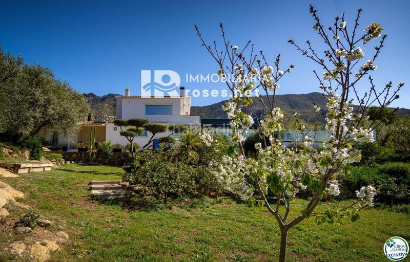 Foto dddcbb87-6121-4d7e-a510-05c4802cce34. Casa magnífica villa reformada rodeada de naturaleza en Palau-saverdera