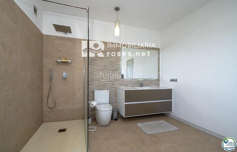 Foto df785d8f-7255-435c-913c-3083c6a61e05. Casa magnífica villa reformada rodeada de naturaleza en Palau-saverdera