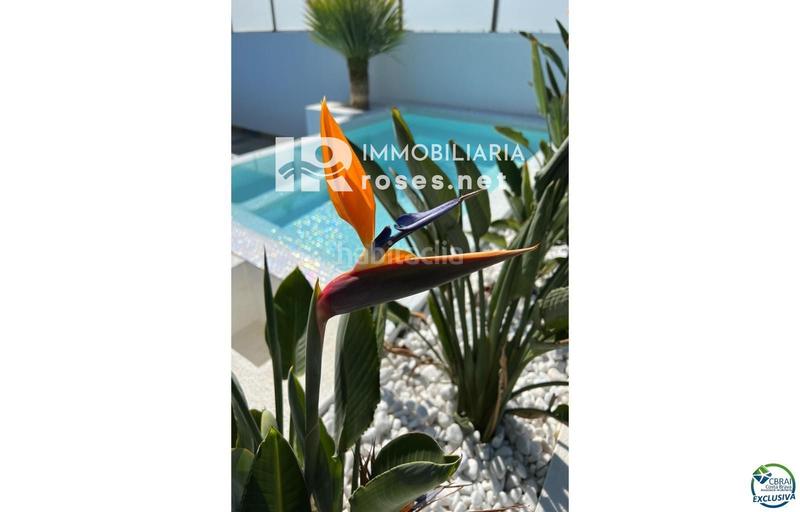Foto 02c329b1-9b88-462c-90d4-8e7f58372f5a. Casa hermosa casa moderna con piscina y amarre cerca de la playa, sala de estar de 99 m2 en Empuriabrava