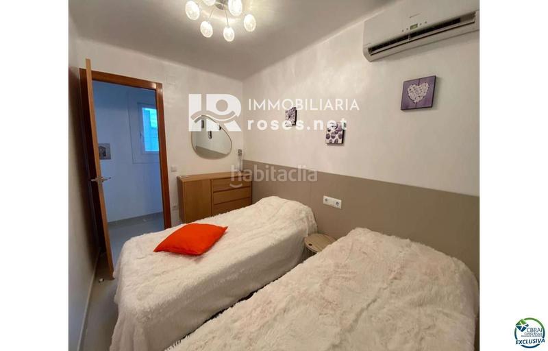 Foto 74b6084b-2021-4596-ab7a-72b700826b3b. Casa hermosa casa moderna con piscina y amarre cerca de la playa, sala de estar de 99 m2 en Empuriabrava