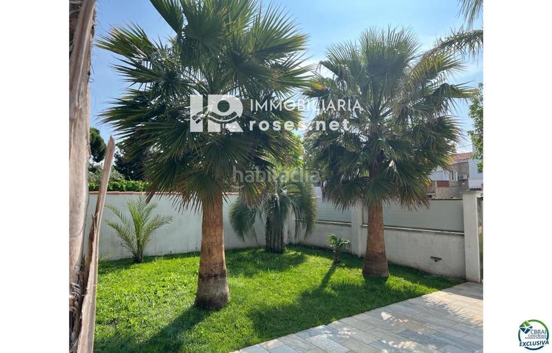Foto ef4bfd98-189c-4417-8fcc-86e6539f6d2a. Casa hermosa casa moderna con piscina y amarre cerca de la playa, sala de estar de 99 m2 en Empuriabrava
