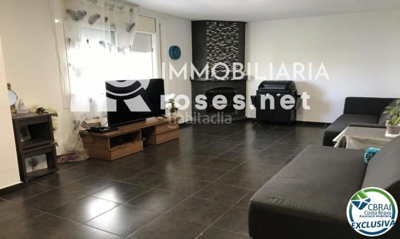 Foto d48d7bd3-b6d2-435d-8297-15c9b2faec54. Casa encantadora casa renovada en urbanización tranquila de mas bosca, en Roses