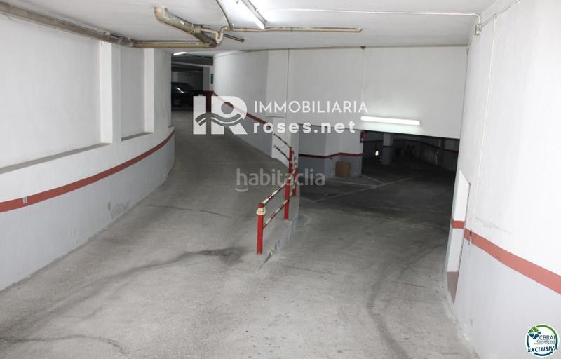 Foto 350fc9c9-d9af-40bf-aff1-2354145f6e79. Posto auto in Centre Roses