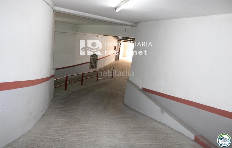 Foto ea78bc46-ef3a-4fec-a0ed-8428e5f90a93. Posto auto in Centre Roses