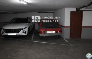 Autoparkplatz  Puig rom. Plaza de parking en roses