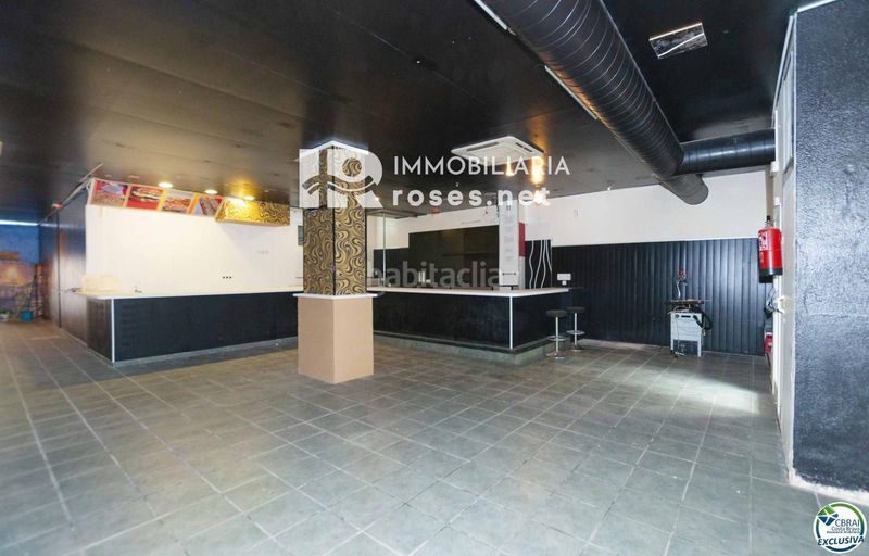 Foto 17635479-1ca3-40e8-b303-9414cb5727bd. Local comercial a Centre Roses