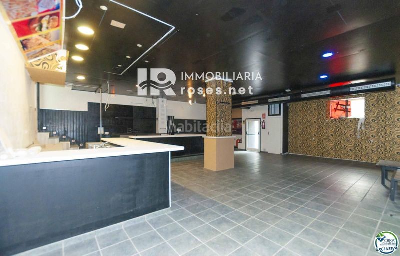 Foto dce14029-5e9d-4afb-80cd-2a881583b5d0. Local comercial a Centre Roses