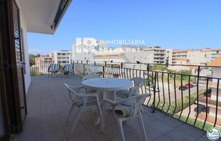 Pis  Miguel de cervantes. Amplio ático con gran terraza de 31 m2 a 50 m de la playa en el
