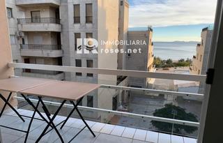 Pis  Joanot martorell. Bonito apartamento en 2 línea de mar en roses vista mar con lice