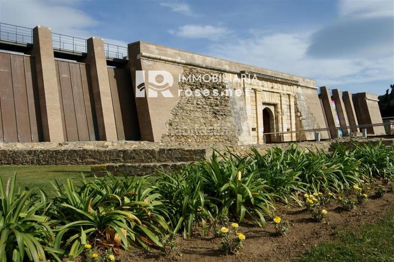 Foto 6d3e15e2-7b7f-4fa8-b3fa-a2a945a8de8f. Haus mit heizung parking pool in Santa Margarida Roses