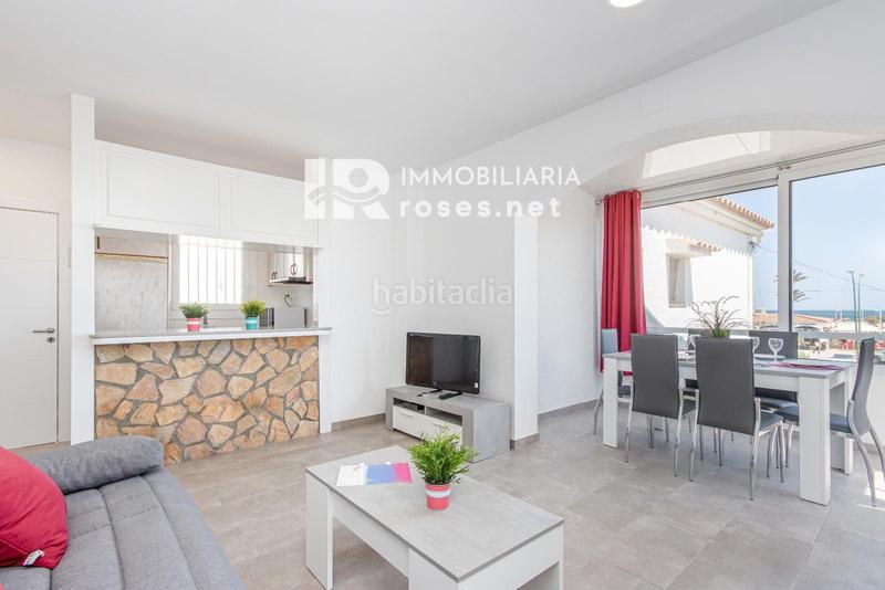 Foto 00b01060-d4cc-40ef-9693-00abf2f37915. Piso bahia apartamento reformado con vistas al mar y con licencia turística en Empuriabrava