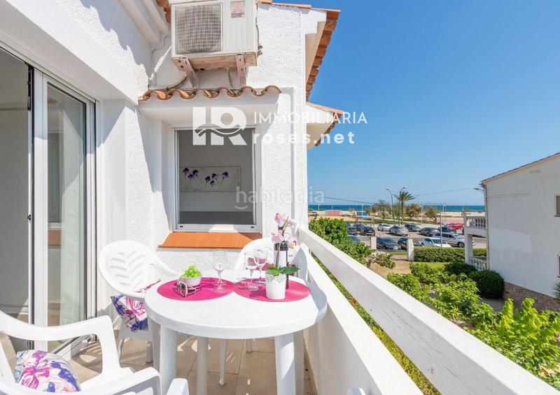 Foto 0f2b971f-18f4-48dd-965e-0aef8b8eeb9a. Piso bahia apartamento reformado con vistas al mar y con licencia turística en Empuriabrava