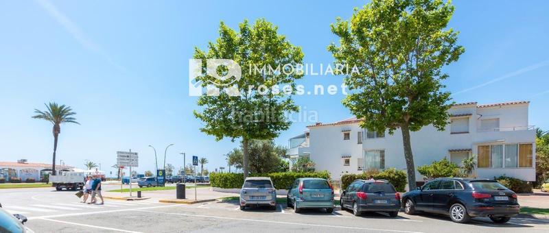 Foto 30c0690a-b86b-4f77-99f2-50287d821681. Piso bahia apartamento reformado con vistas al mar y con licencia turística en Empuriabrava