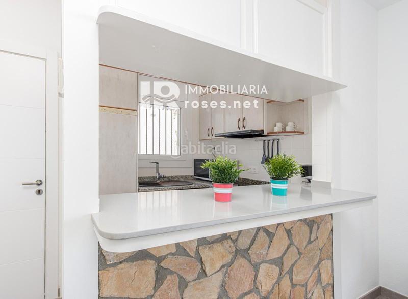 Foto 716b0ca8-39bf-4860-9cc5-18484f687062. Piso bahia apartamento reformado con vistas al mar y con licencia turística en Empuriabrava